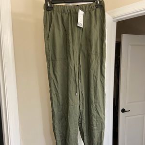 Size 4 pants/joggers that are soft and smooth.
